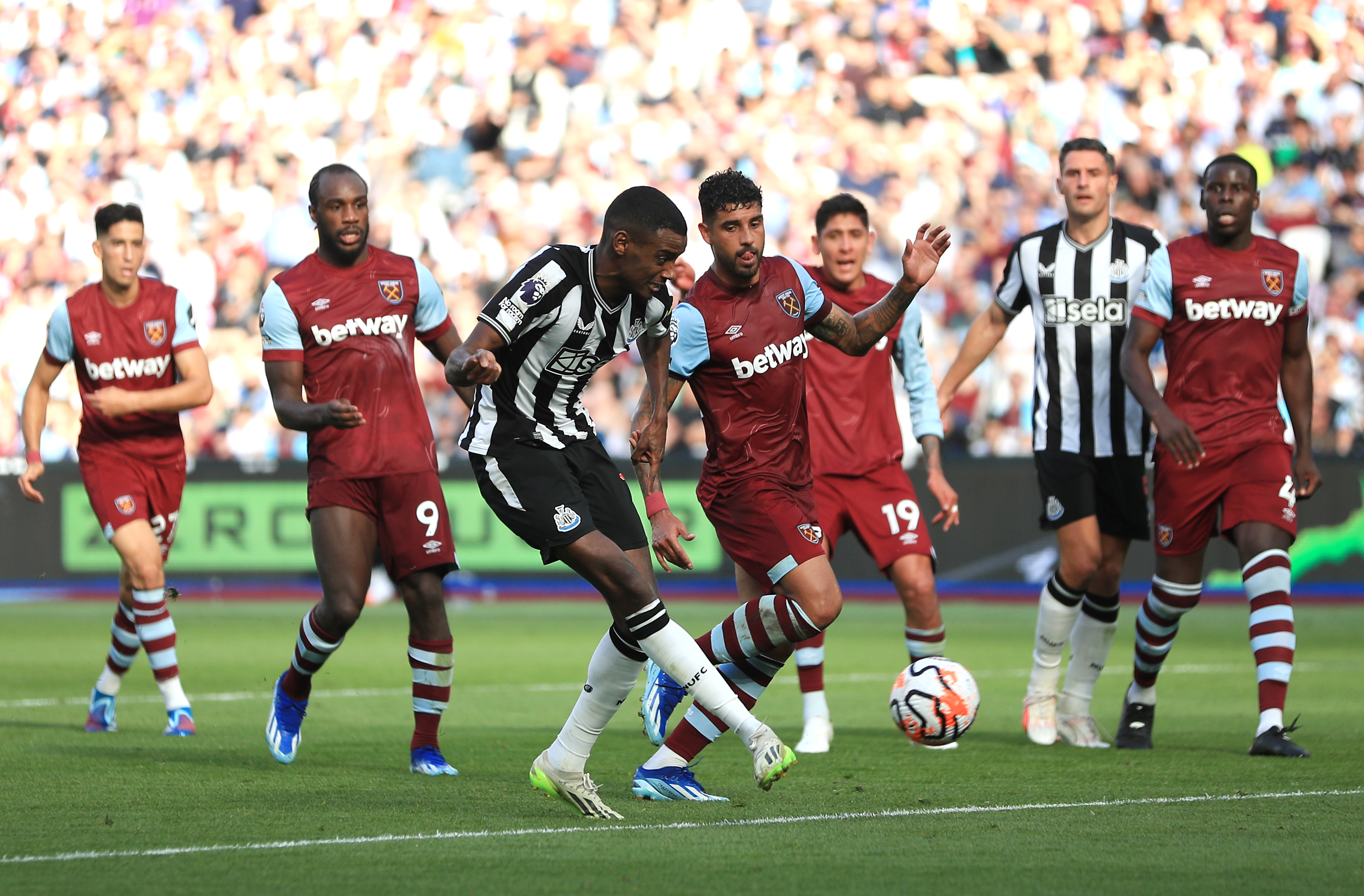 Kudus scores 1st Premier League goal to earn West Ham 2-2 draw against  Newcastle after Isak's double