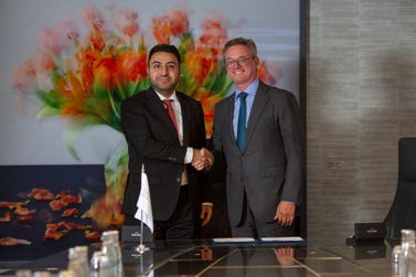 Dr. Naif Al-Shammari, Deputy CEO of Saudi EXIM Bank and Christophe Salmon, CFO of Trafigura during the signing ceremony (Photo: AETOSWire)