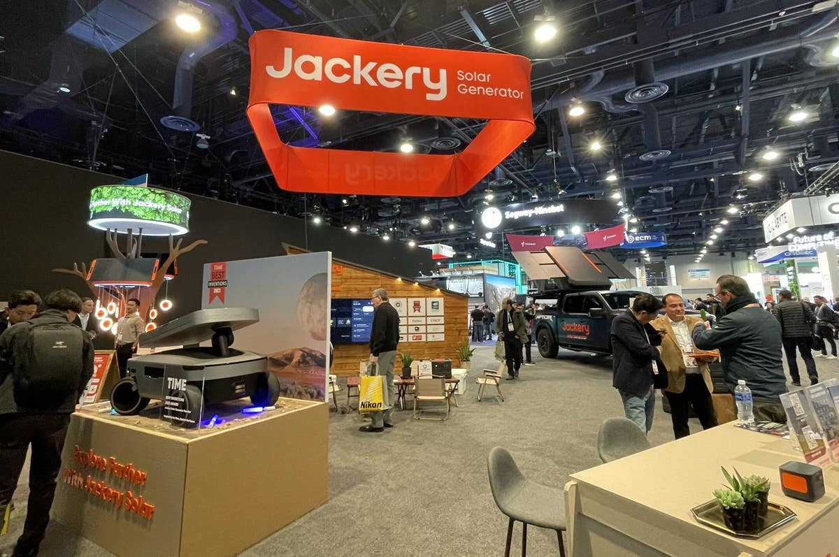 Jackery Debuts Revolutionary Solar Generator Mars Bot at CES 2024