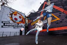 Chloe Kelly in front of a 2774 square foot mural that has been unveiled in Manchester to launch a new campaign, ‘For the Bold in Everyone’ from Doritos to ‘crunch’ stereotypes in sport and beyond. The campaign comes after Chloe Kelly delivered a penalty more powerful than any penalty recorded in the top England men’s football tournament for the 2022-2023 season and new research showing that nearly a quarter of UK adults want female athletes to be celebrated more.