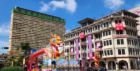 Singapore's Yue Hwa Department Store welcomes tourists with banners showcasing acceptance of Alipay and other Alipay+ partner e-wallets (Photo: Business Wire)