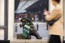 EDITORIAL USE ONLY The Paddington Bear statue at Paddington station, London wears a bespoke Irish themed scarf from Tourism Ireland, to celebrate St Patrick’s Day. Picture date: Thursday March 14, 2024. PA Photo. Over 180,000 people are set to fly in from Great Britain to Ireland over St Patrick’s weekend. Flights to Ireland from Heathrow Airport ahead of St Patrick’s Day are accessible via the Heathrow Express and Elizabeth line, which both depart from Paddington Station.