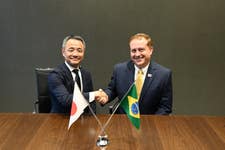 Figure 1 - Signing Ceremony with Marc Fogassa, Atlas Lithium CEO and Chairman, and Akinobu Hashimoto, General Manager, Mitsui's New Metals & Aluminum Division