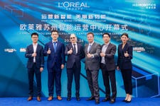 From left to right: Shengdong Xu, Chief Technology Officer (Hai Robotics); Richie Chen, Founder and Chief Executive Officer (Hai Robotics); Jean-Luc Laurans, Supply Chain Director North Asia (L'Oréal); Jakub Czaplicki, Fulfillment Factory Director North Asia (L'Oréal); Alan Liu, President of Greater China, Japan & Korea (Hai Robotics); Iris Gu, Key Accounts Manager (Hai Robotics) (Photo: Business Wire)