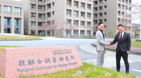 Co-Founder, CEO of Helical Fusion Takaya Taguchi (left) and Chief of Industry-Academia-Government Coordination Section of NIFS Ryo Yasuhara (right), shake hands at NIFS in Toki-City, Gifu, Japan. (Photo: Business Wire)