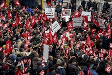 After years of improvement, now a step backwards in terms of democratic accountability. Protests are taking place again in Tunisia, like here seen not far from the Tunisian parliament in the capital Tunis, on March 20, 2022. (Photo by Fethi Belaid / AFP)