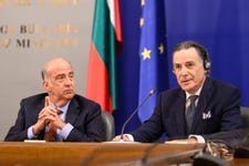 Senior Vice President of Westinghouse Energy Systems Elias Gedeon (right) provides remarks following the contract signing as U.S. Ambassador to Bulgaria Kenneth Merten listens. (Photo: Business Wire)