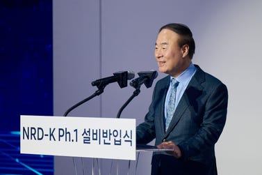 Young Hyun Jun, Vice Chairman and Head of the Device Solutions Division at Samsung Electronics, gives a speech at the tool-in ceremony for Samsung's new semiconductor research and development complex (NRD-K) in Giheung, Korea. (Photo: Business Wire)