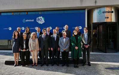 From left upper row, to right: Marc Soriano, R&D Project Portfolio and Partnership, Lidia Martín, General Manager of Almirall Iberia, Antonio Gallardo, Jorge Gallardo, Dr. Karl Ziegelbauer, Chief Scientific Officer of Almirall, Meritxell Granell, Director of Institutional Relations, Raquel Yotti, PERTE Commissioner for Vanguard Health, Olga Pané, Consellera de Salut, Lourdes Borrell, Mayoress of Sant Feliu de Llobregat, Salvador Illa, President of the Generalitat de Catalunya, Carlos Gallardo, CEO and President of Almirall, Juan Cruz Cigudosa, Secretary of State for Science, Innovation and Universities, Núria Montserrat, Consellera de Recerca i Universitats, and Jaume Baró, Secretary for Business and Competitiveness of the Department of Business and Employment. (Photo: Business Wire)