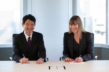 Sumitomo Metal Mining Director, Managing Executive Officer, and General Manager of the Mineral Resources Division Hideyuki Okamoto and Rio Tinto Copper Chief Executive Katie Jackson sign the Winu joint venture agreements in Perth.