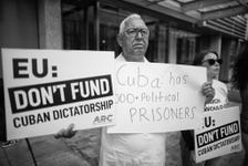 Cubans from across the United States gathered yesterday in Washington, D.C., outside the Delegation of the European Union, to denounce the EU’s role in financing Cuba’s communist state. The demonstration featured leading Cuban opposition groups including the Assembly of the Cuban Resistance and Cuban Freedom March along with former Cuban political prisoners, Veterans of the Bay of Pigs, Florida State Senator Alexis Calatayud, Miss Universe Cuba 2025 Lina Luaces, and television personality Lili Estefan. Photo: Assembly of the Cuban Resistance.