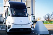 Windrose electric truck charging with Autel’s MCS-enabled megawatt charging system.