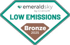 EmeraldSky Bronze 2025: Awarded to airlines ranked 11–15 globally for emissions efficiency, based on CO₂ per available seat kilometre (ASK).