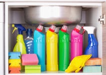 A new UK survey has revealed a stark contradiction in the nation’s cleaning habits: while most Britons believe bleach may be harmful to health or the environment, nearly nine in ten people still use it at home.