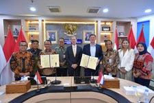 Secretary General (Sekjen) of the Ministry of Villages and Development of Disadvantaged Regions (Kemendes PDT), Taufik Madjid, signed a Memorandum of Understanding with Ampowr Co-CEO, Eric van Honk.