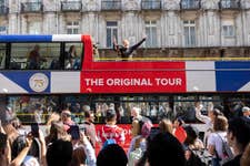 EDITORIAL USE ONLYTy Jones, a Ed Sheeran lookalike, joins an open-top sightseeing bus tour through central London as the world's first open-top sightseeing bus company, The Original Tour marks its relaunch and 75th anniversary. Picture date: Tuesday June 30, 2026.