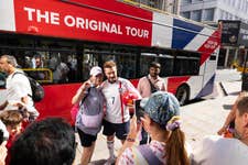 EDITORIAL USE ONLYMark Woodward, a David Beckham lookalike, joins an open-top sightseeing bus tour through central London as the world's first open-top sightseeing bus company, The Original Tour marks its relaunch and 75th anniversary. Picture date: Tuesday June 30, 2026. PA Photo.
